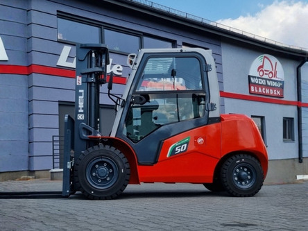 Forklifts & Reach Trucks